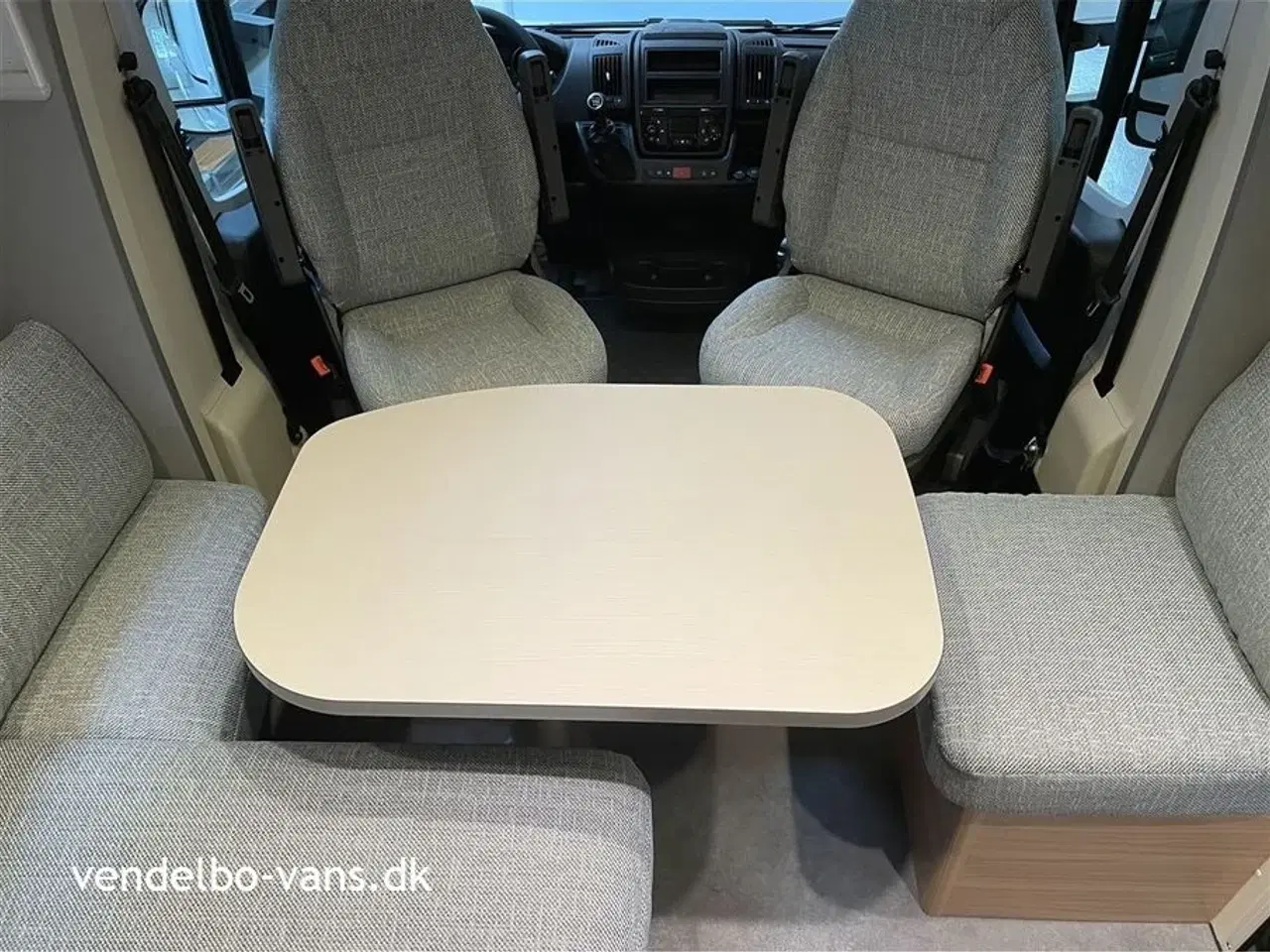 Billede 19 - 2023 - Dethleffs Just T 7052 DBM - 90 Year   Fritstående dobbeltseng med ekstra  stor garage neden under