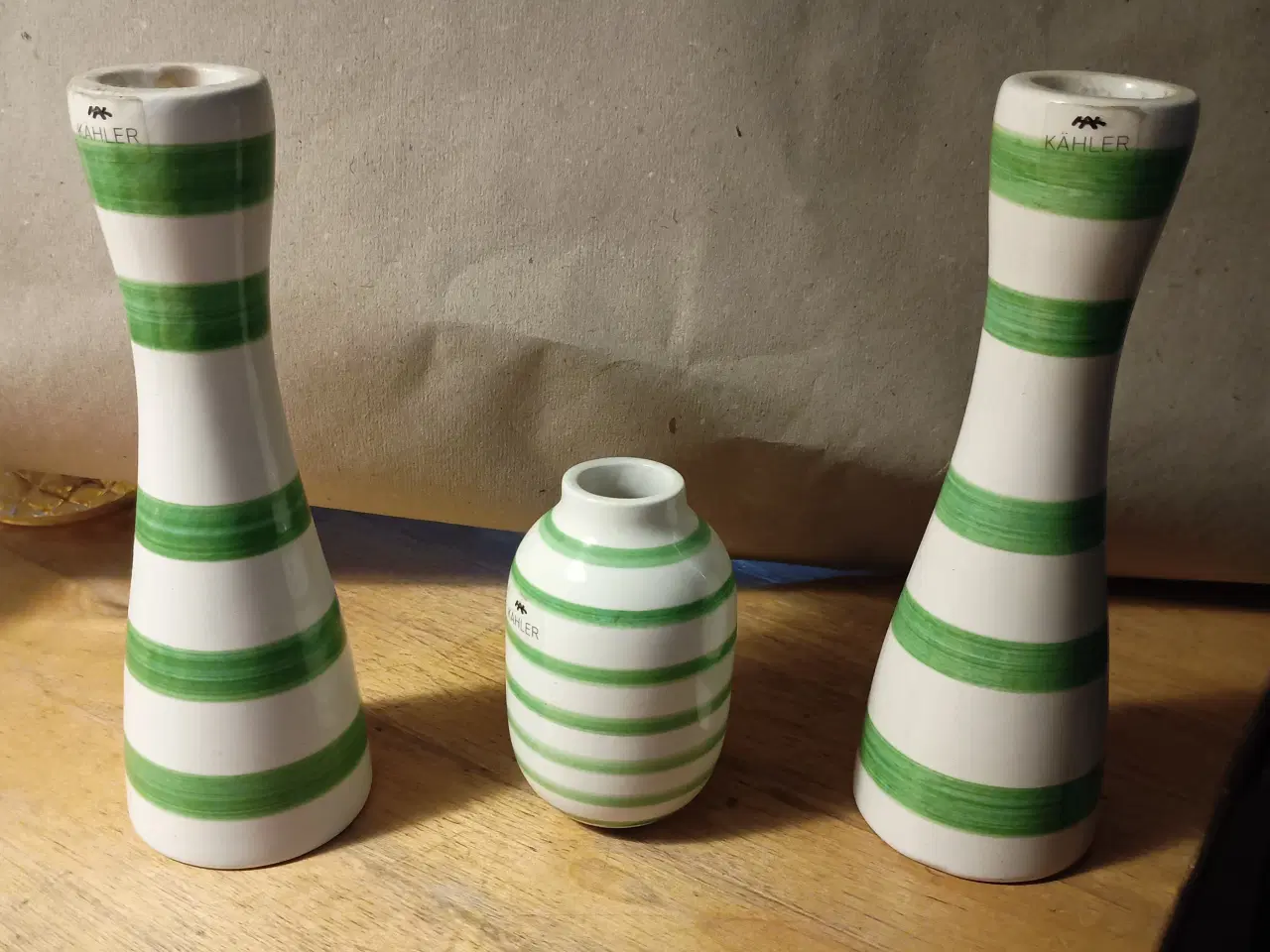 Billede 1 - Kähler sæt med to lysestager og en lille vase.