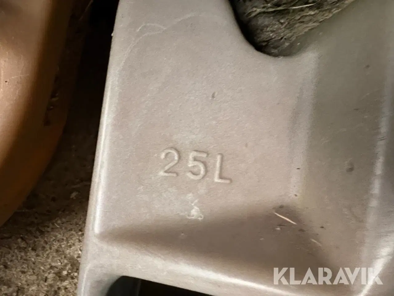 Billede 9 - Mineralbeholder og vandtrug