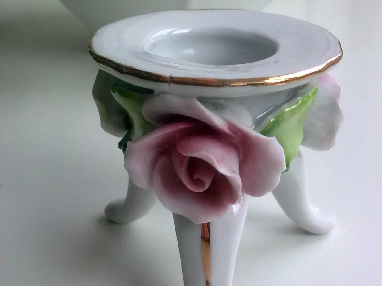 Billede 13 - Håndlavet porcelæn rose lysholder + 6 hvide roser
