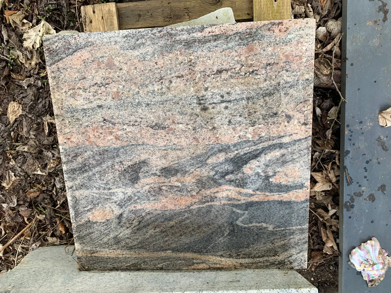 Billede 2 - 66 Stk. granitfliser Jurrassic Pink 40x40 x3 cm 