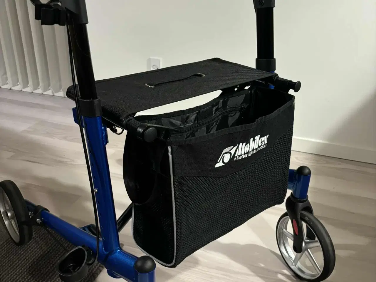 Billede 1 - Fin og kun lidt brugt rollator