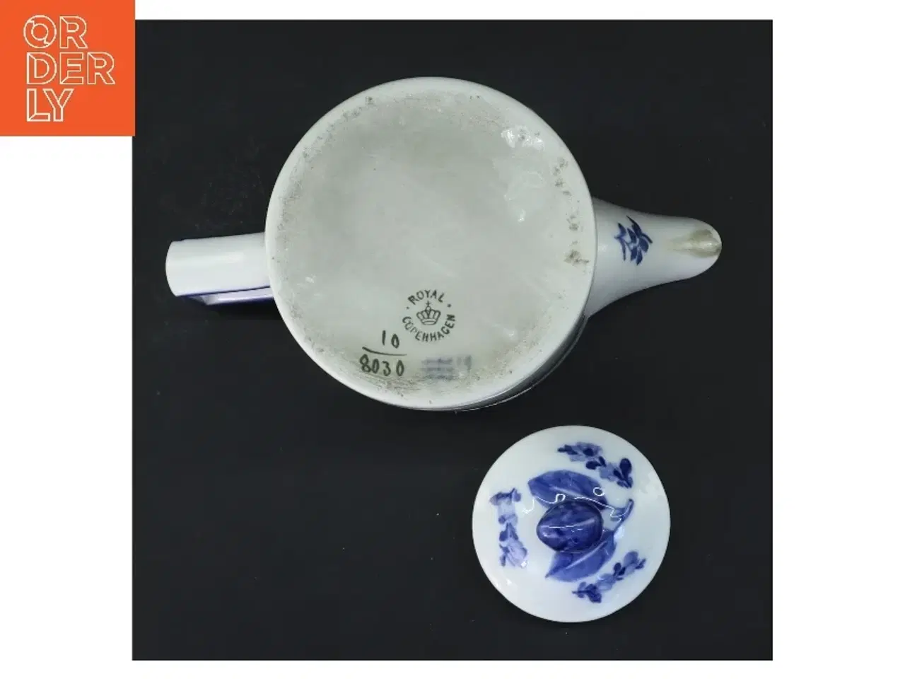 Billede 5 - Porcelænskande med blå blomst motiv, Royal Copenhagen (str. 17 cm) fra Royal Copenhagen