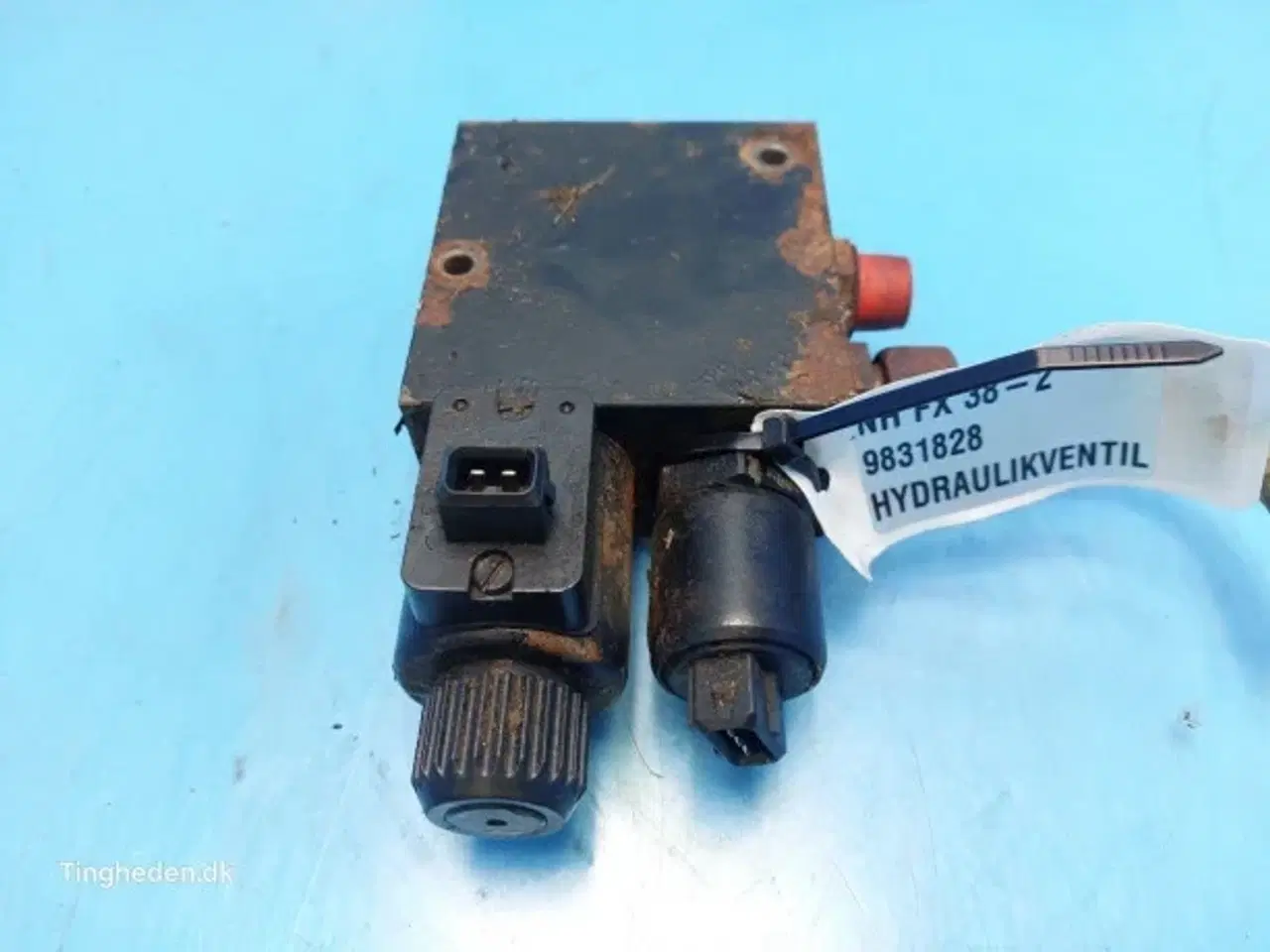 Billede 2 - New Holland FX38 Hydraulikventil 9831828