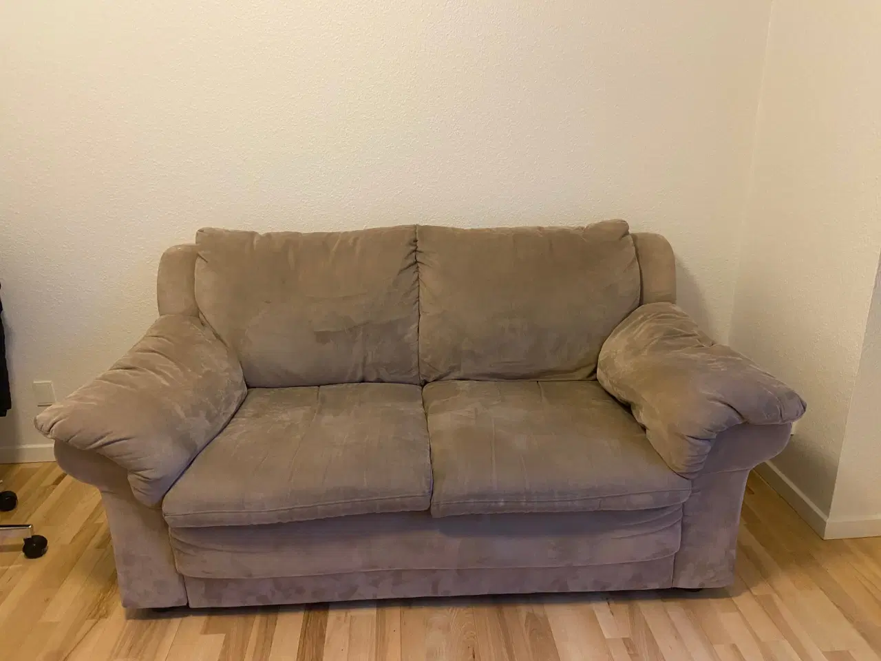 Billede 1 - Blød og behagelig sofa gives væk