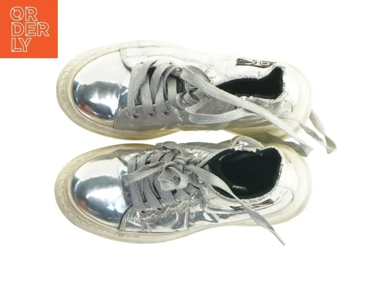 Billede 4 - Sølvfarvede høje sneakers fra Calvin Klein (str. 32)