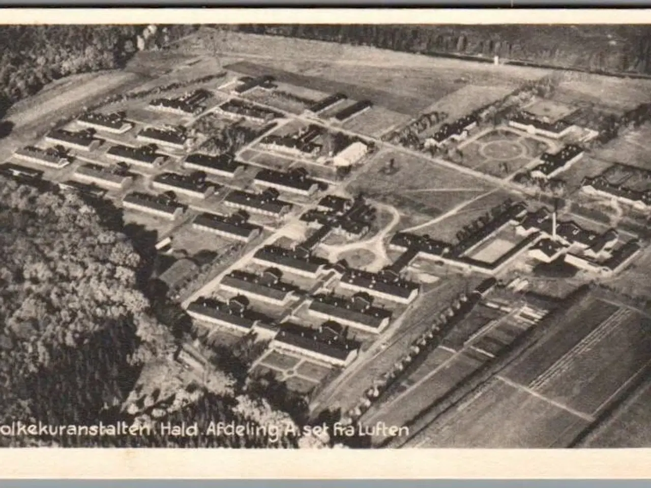 Billede 1 - Folkekuranstalten - Hald  - Afdeling A set fra Luften - Postkort - Ubrugt