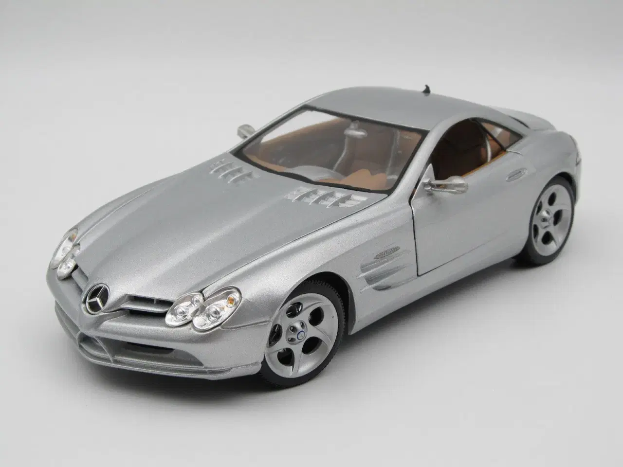 Billede 1 - 1999 Mercedes SLR Vision 1:18  