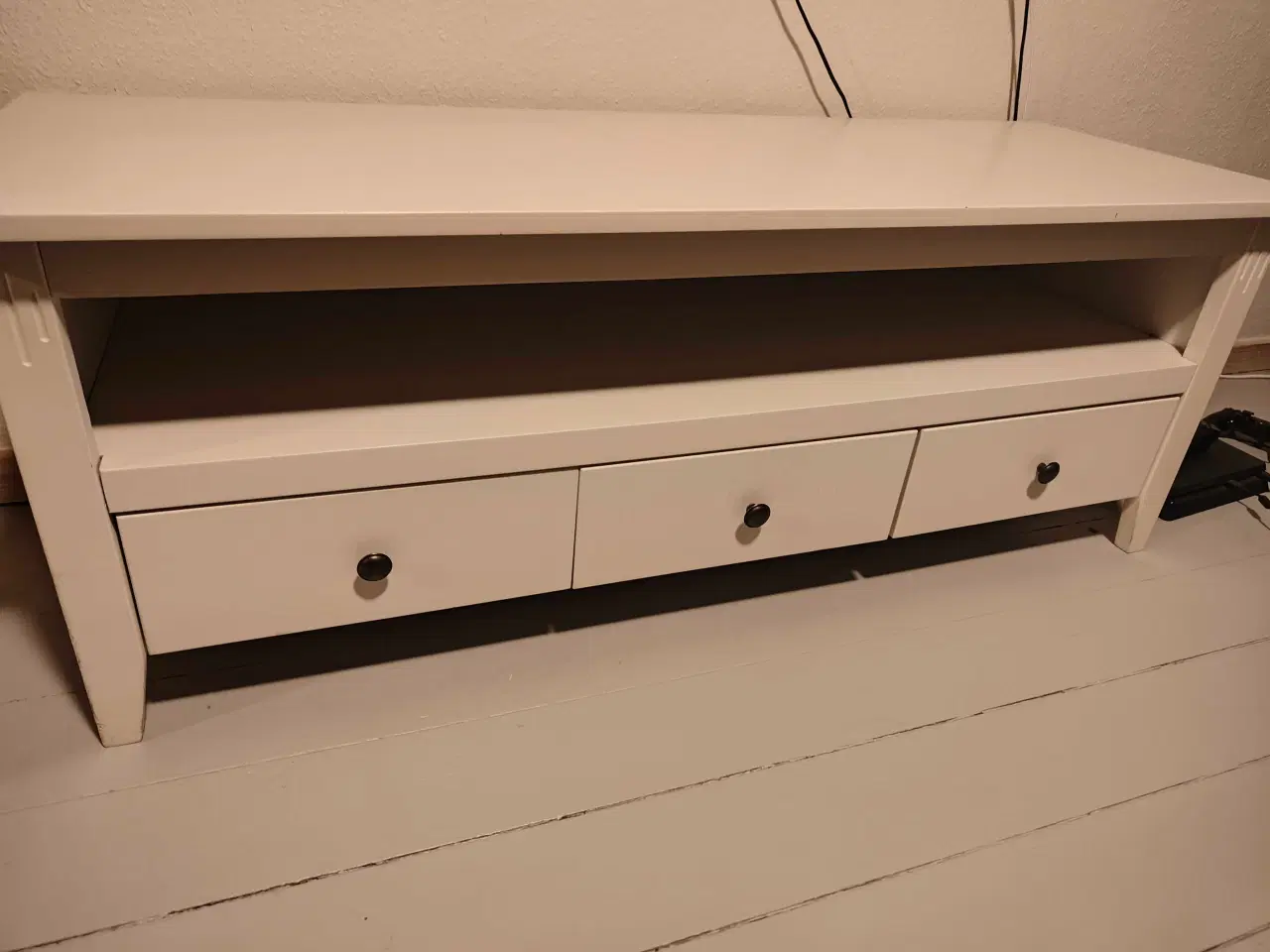 Billede 1 - Hvidt tv-bord