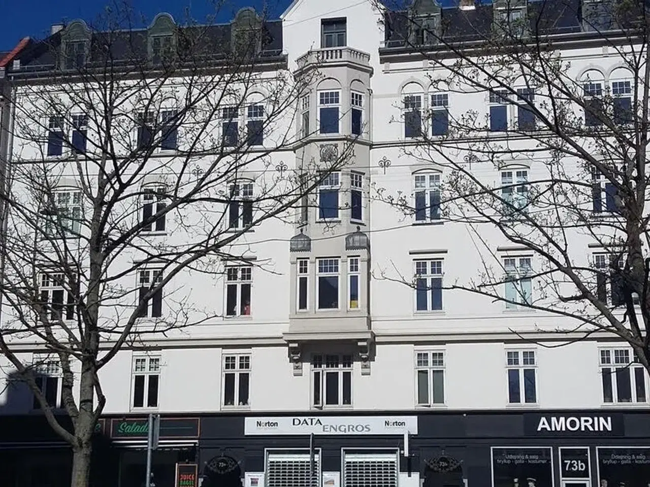 Billede 1 - Stort butiks- eller kontorlokale på central handelsgade på Frederiksberg