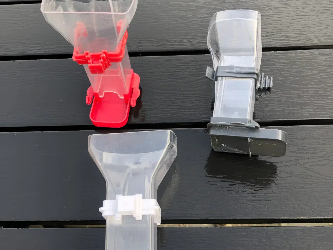 Billede 1 - foderautomat til udvendig fodring