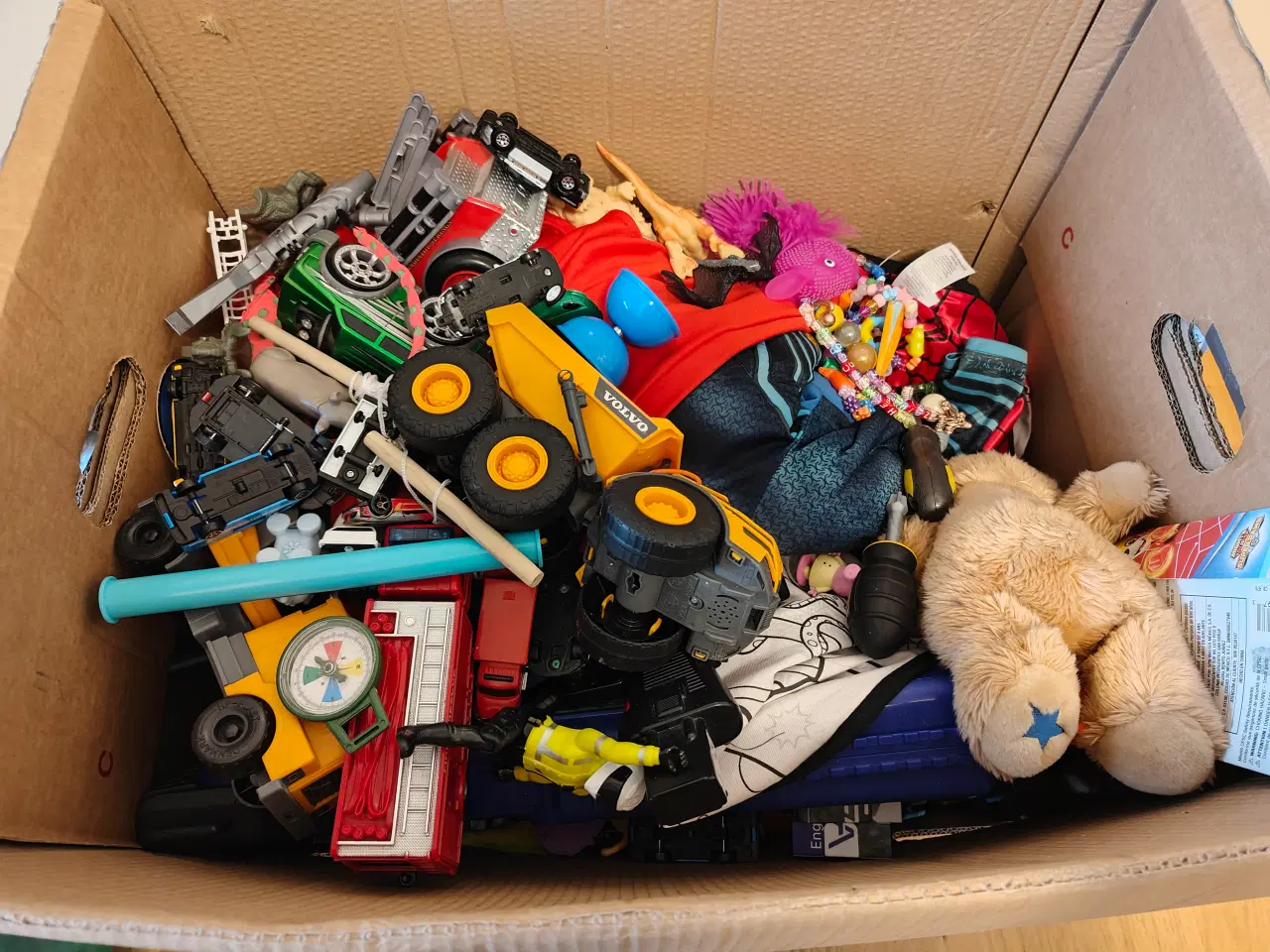 Billede 2 - Kasse spækket med legetøj 17 Kg.