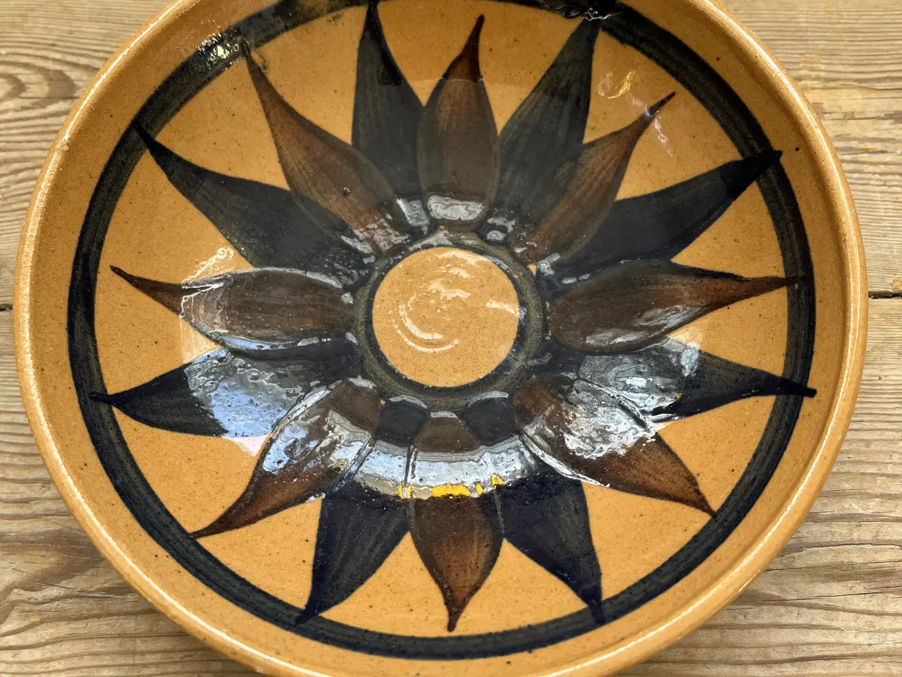 Billede 1 - Smuk Lillerød skål