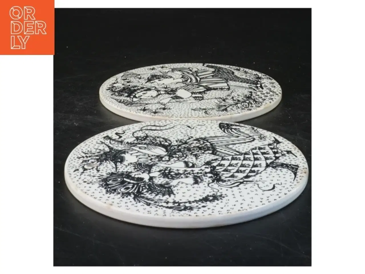 Billede 2 - Februar og august Porcelænsplatter med illustrationer fra Bjørn Wiinblad (str. Ø 15 cm)