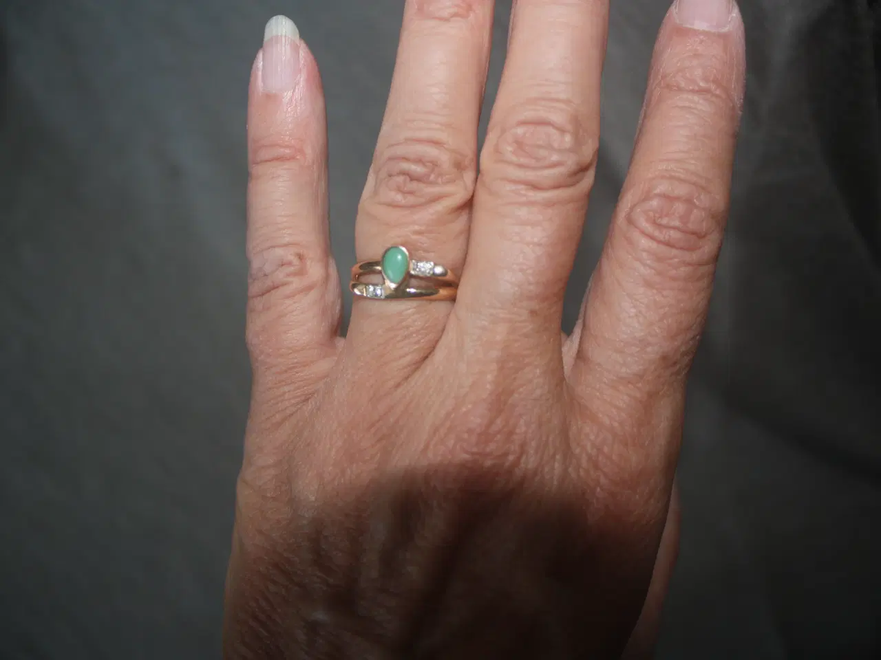 Billede 2 - Ring ustemplet guld med chrysopras sten