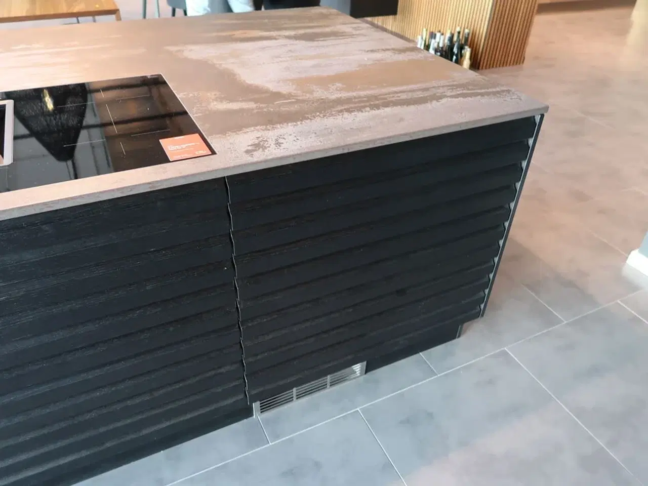 Billede 6 - Køkken AUBO Black Oak / Oak Line, Sort med armatur uden hårdehvidevarer