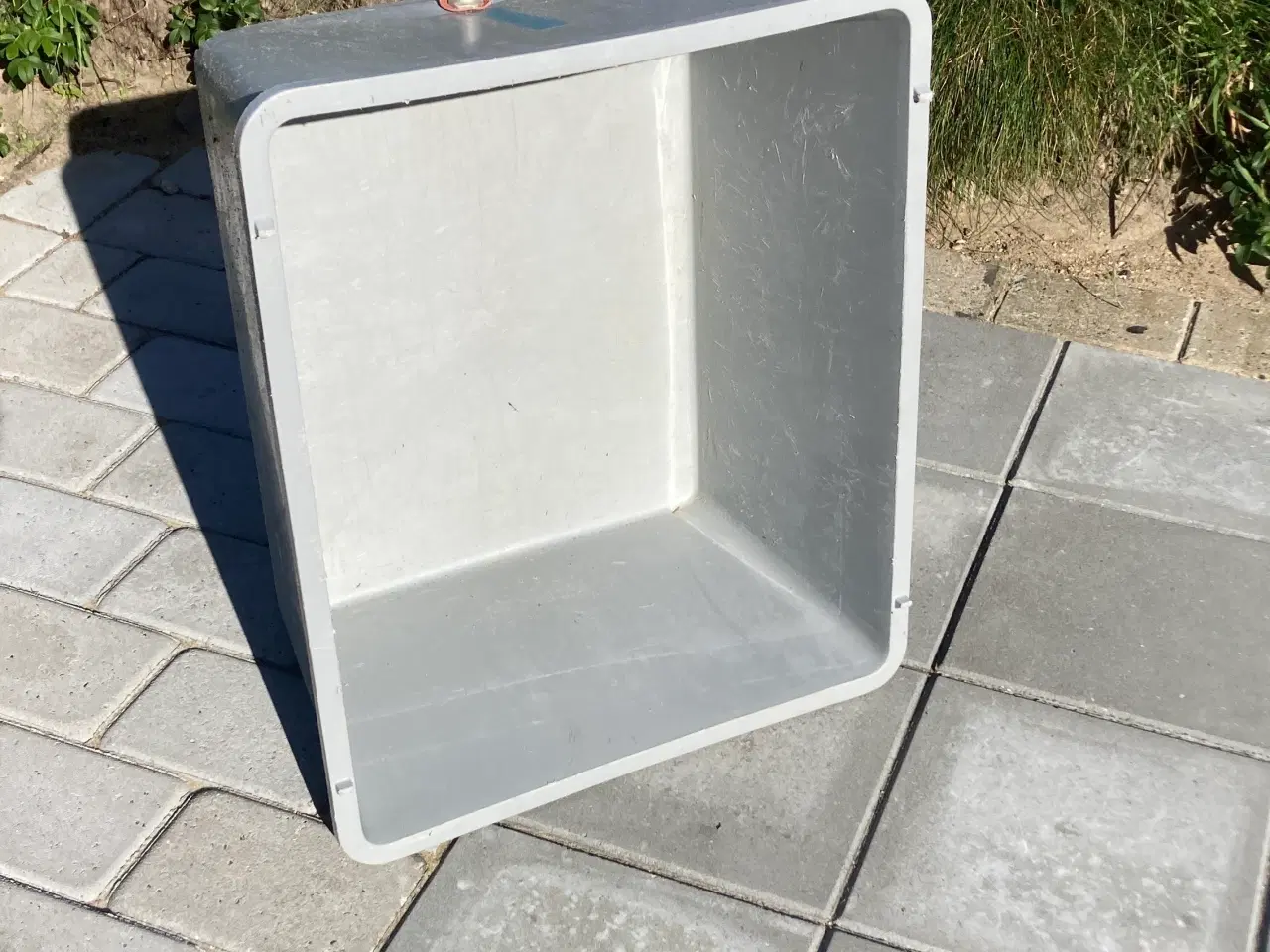 Billede 2 - Fiskekasse i hård plast, 80 liter