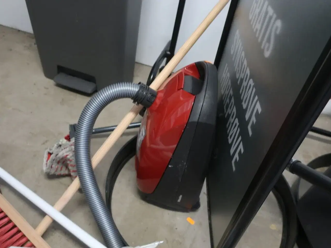 Billede 5 - Stige, bord, skilte, støvsuger m.v.