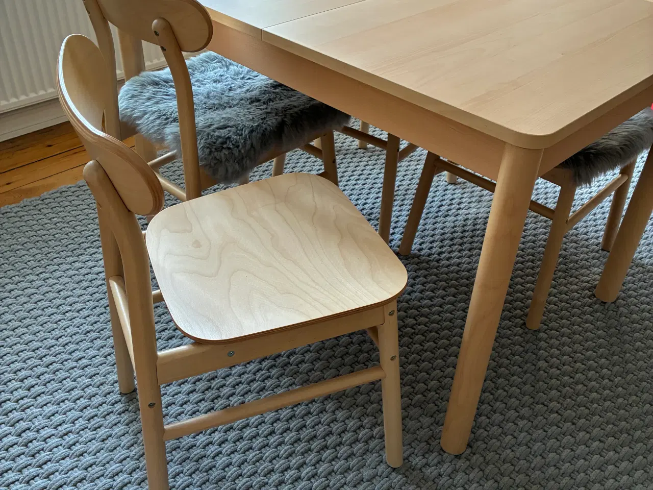 Billede 1 - Spisebord med 4 stole 