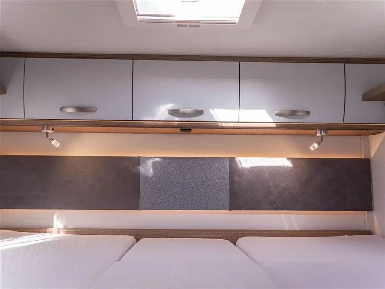 Billede 36 - 2021 - Carado I 338 Aut.   Topudstyret Helintegreret Carado med automatgear