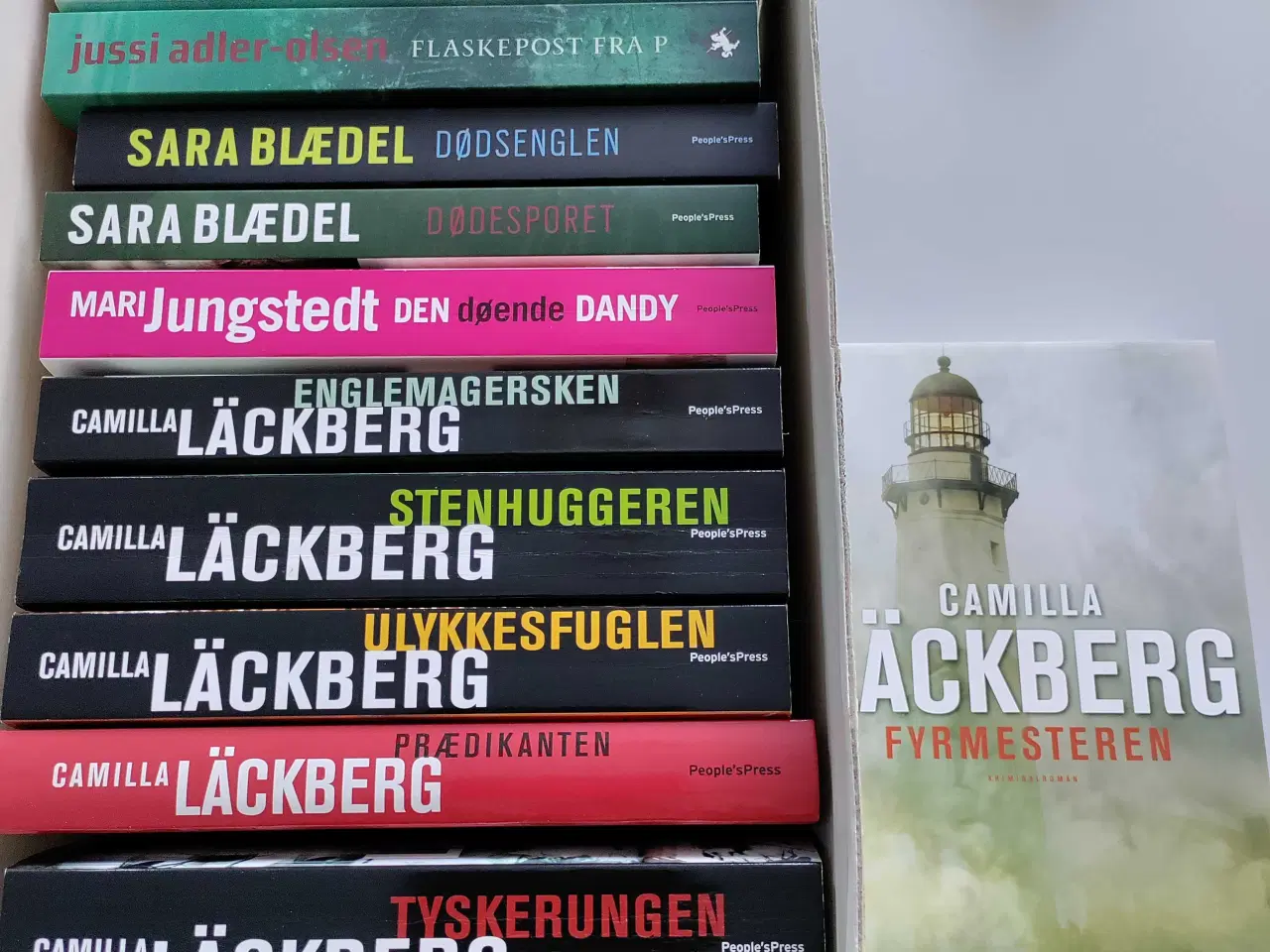 Billede 3 - 3 kasser krimier