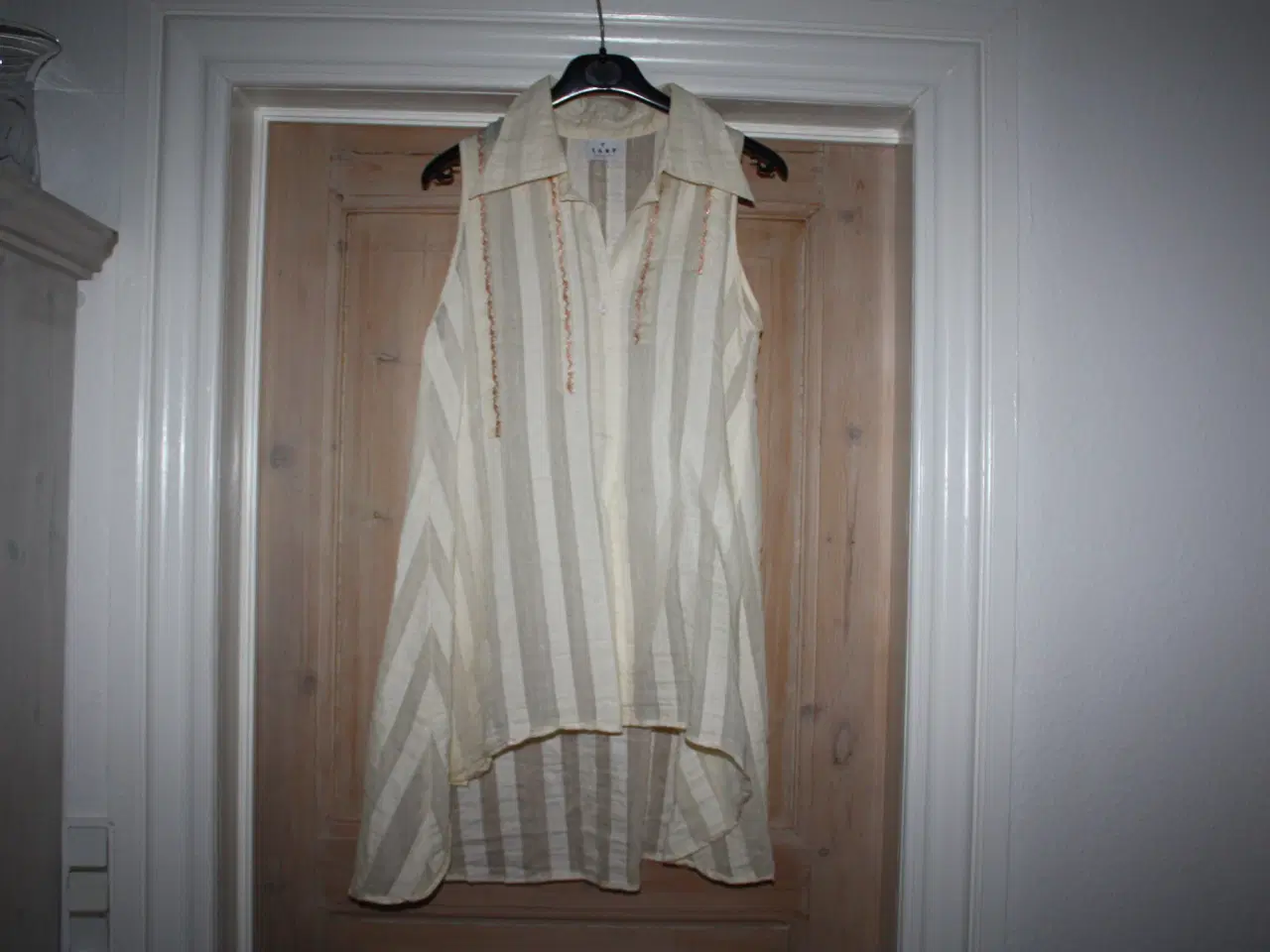 Billede 1 - Lang Bluse / cardigan Tarp str. S   75% Bomuld  25