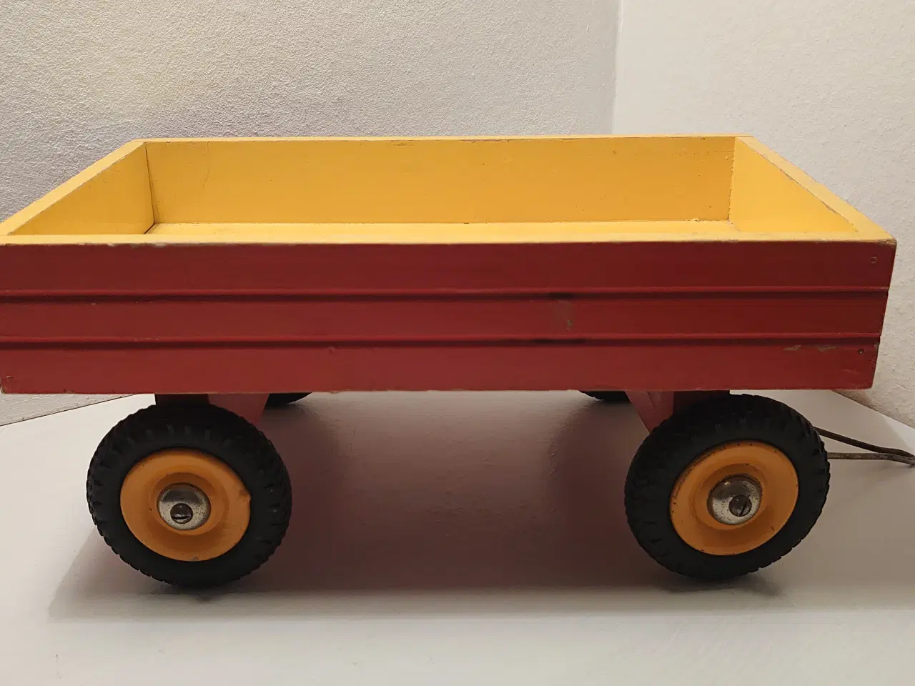 Billede 1 - Stor vintage træanhænger med tiplad.