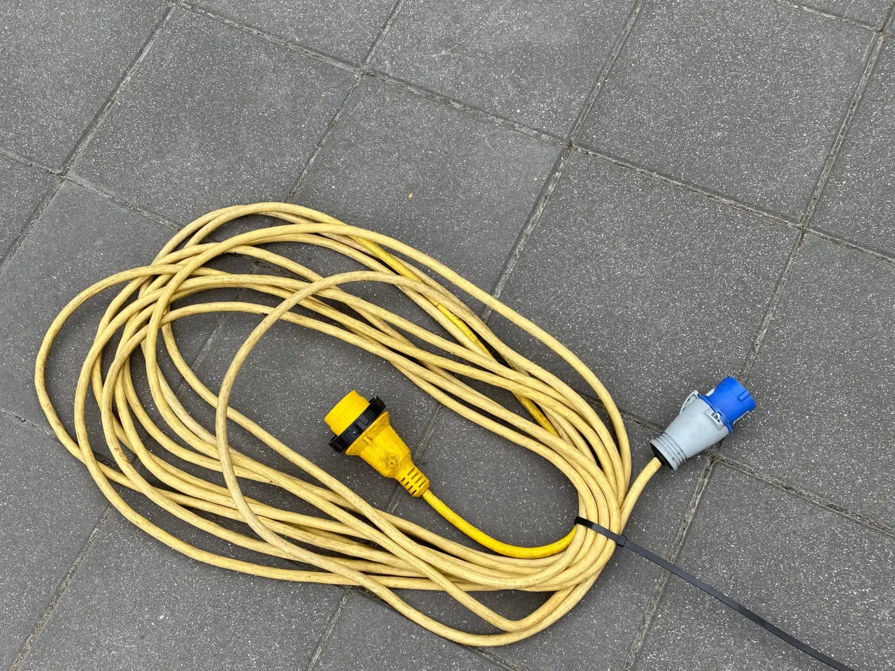 Billede 2 - Landstrøms kabel