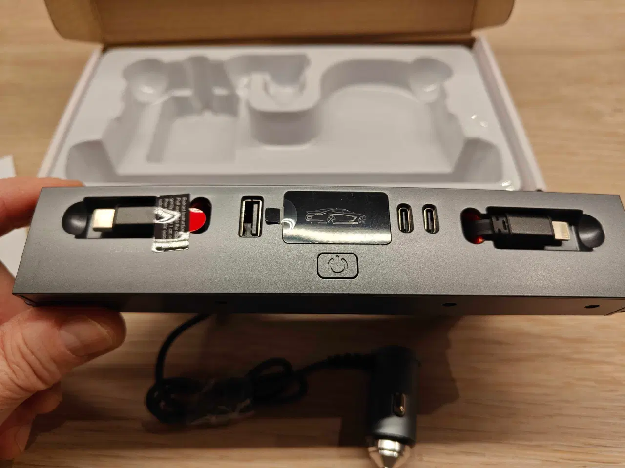 Billede 4 - Tesla 3 eller Y: 5 stik USB lader til konsol