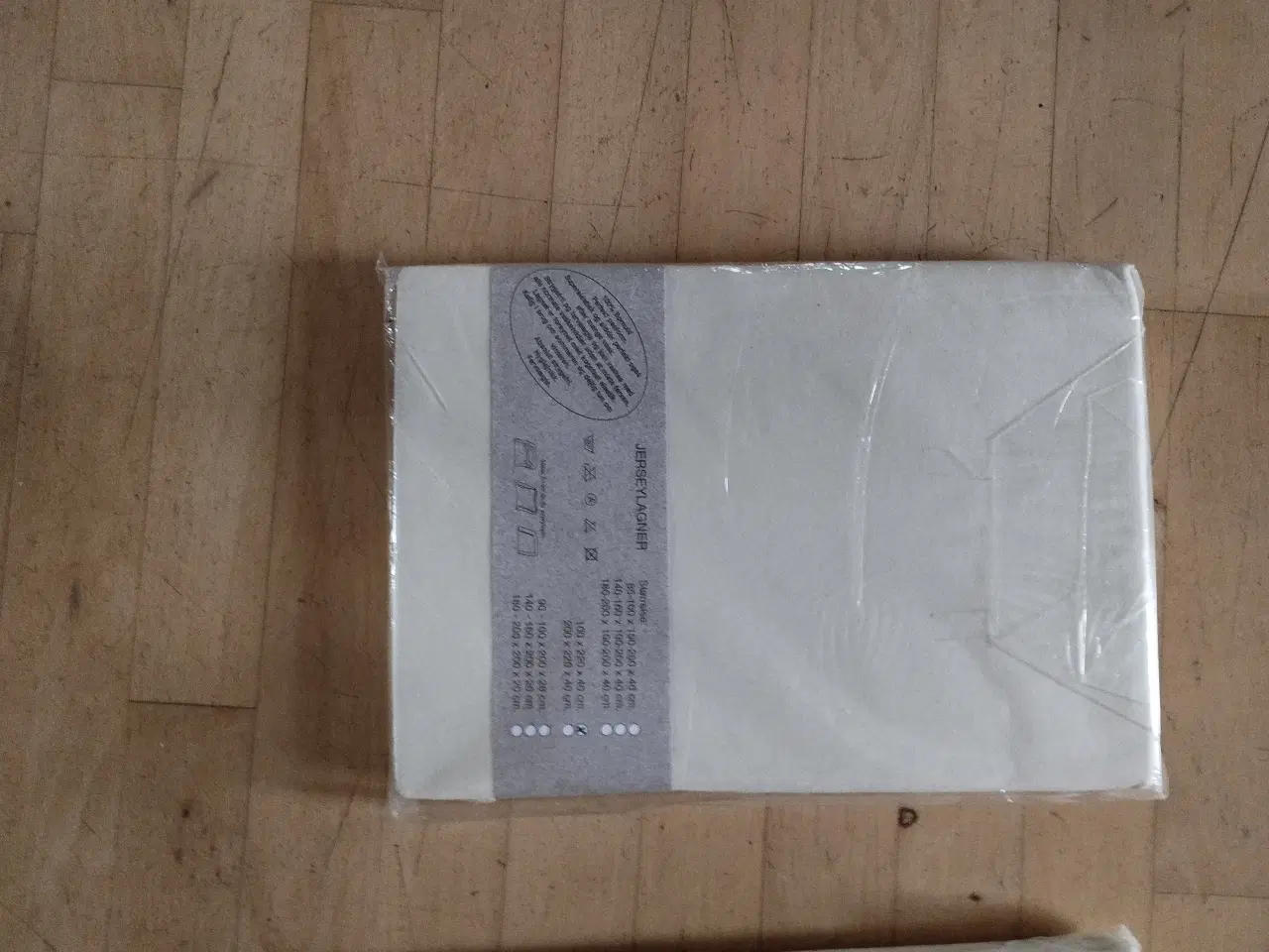 Billede 3 - Dyne og pudebetræk i satin, samt lagen. Stor størr