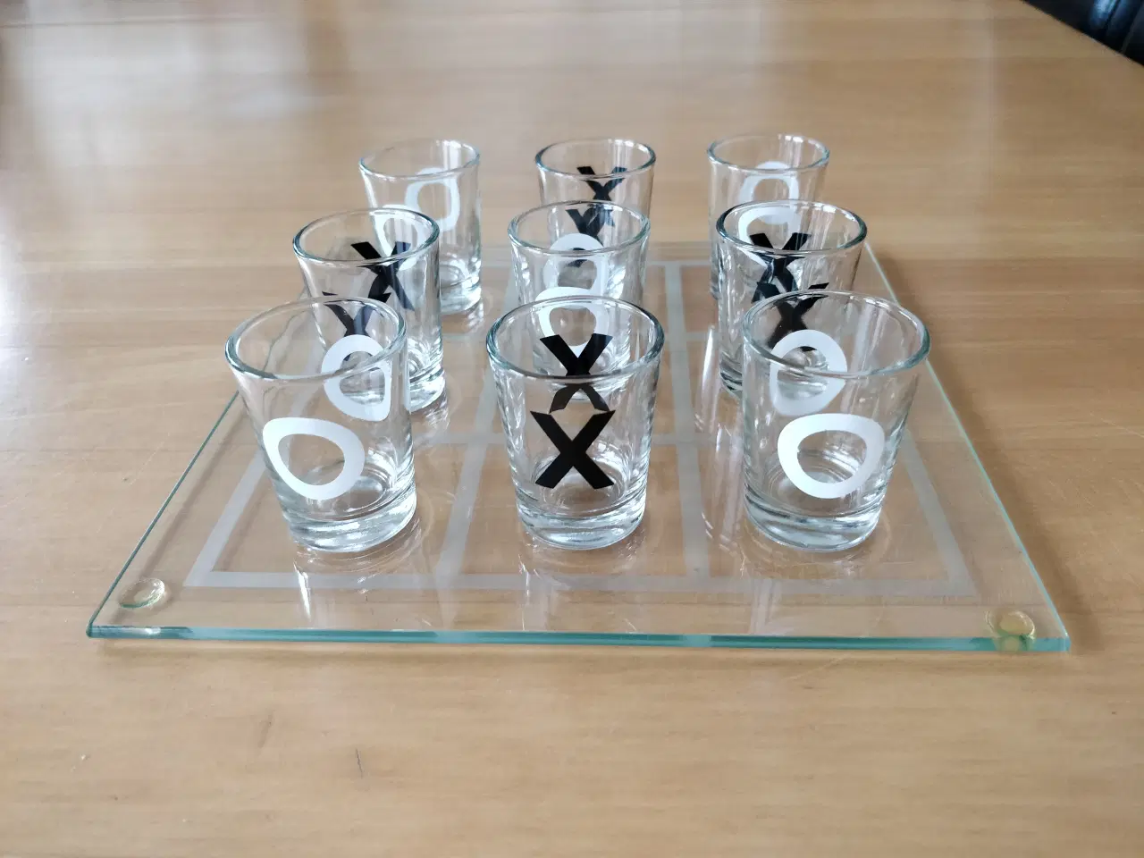 Billede 3 - Kryds og bolle drikkespil