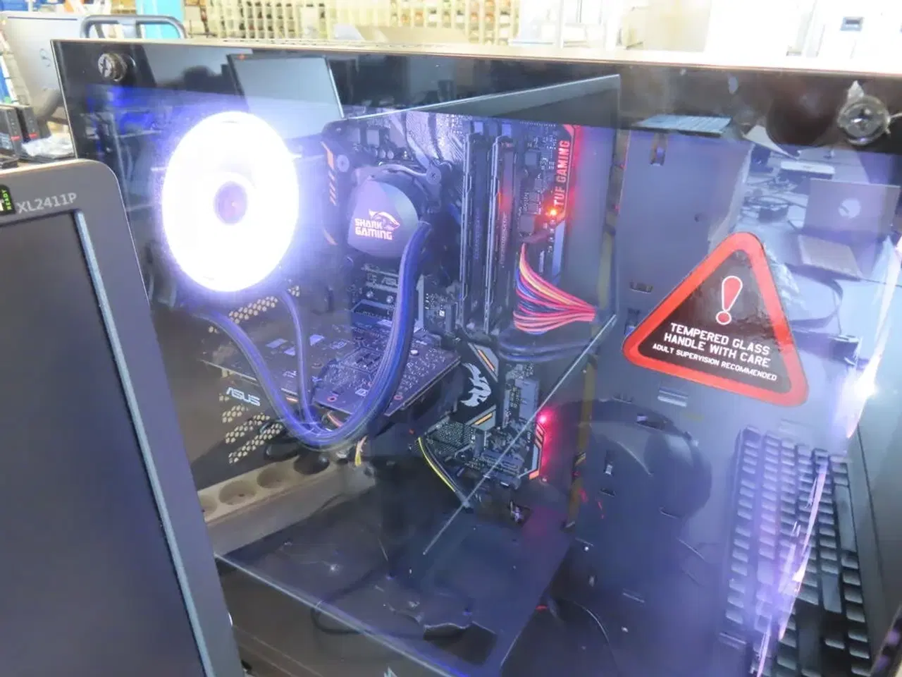 Billede 5 - Komplet Gaming PC med Skærm, Mus og tastetur (SHARK GAMING, BENQ, STEEL SERIES)