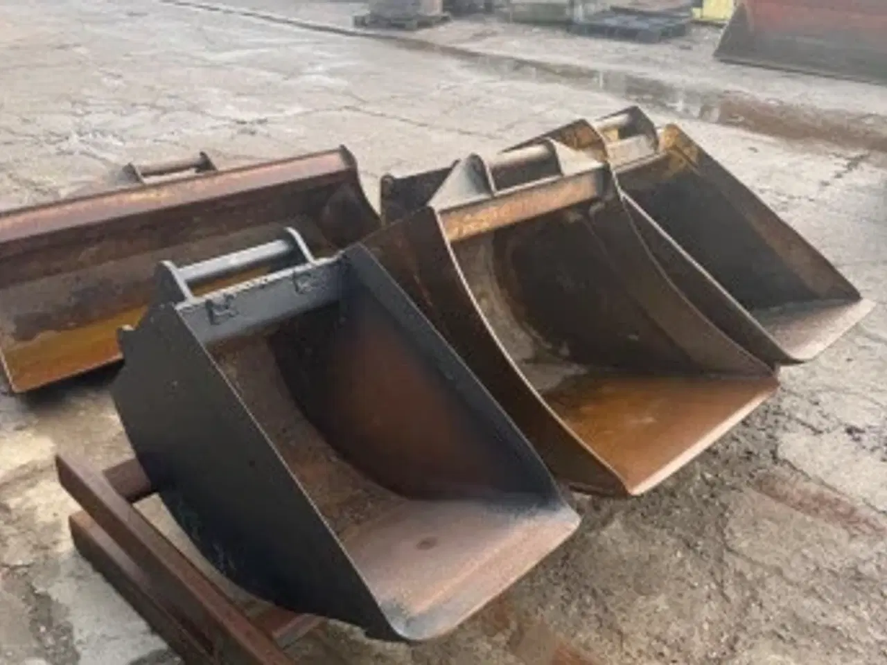 Billede 4 - Skovlsæt incl reol