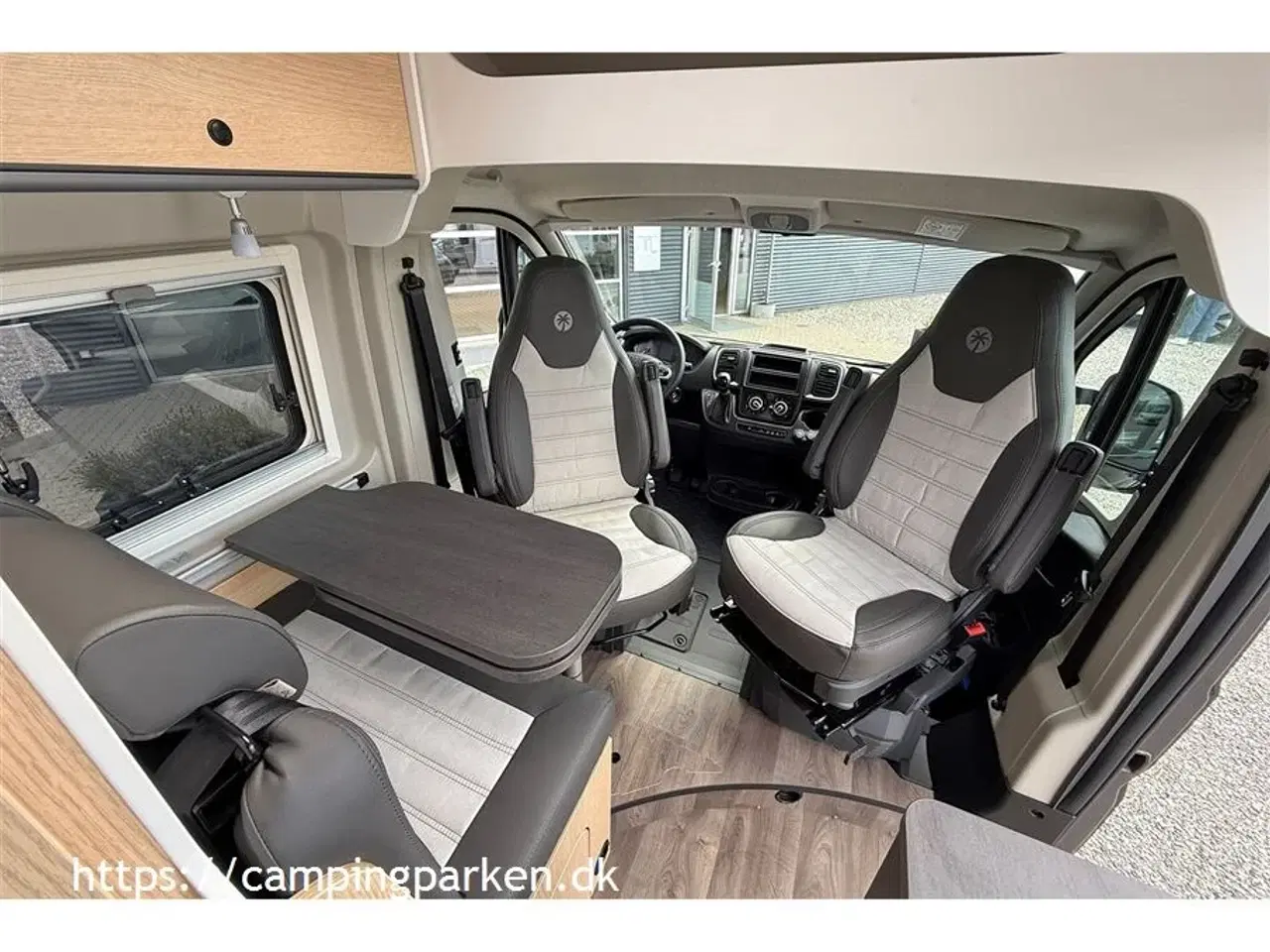 Billede 4 - 2025 - SunLight Cliff   Sunlight campervan i Adventure, under 6 meter, sort metallic, automatgear  og meget udstyr!