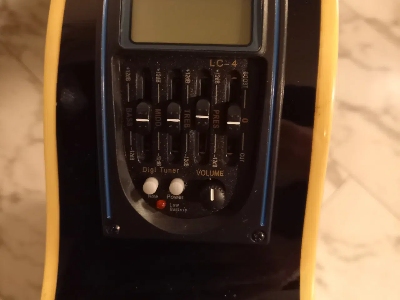 Billede 3 - Guitar og forstærker