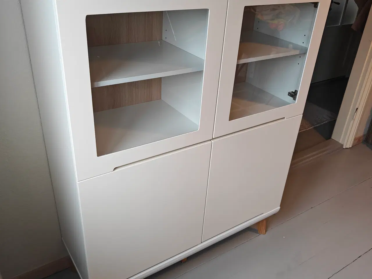 Billede 1 - Vitrineskab sælges grundet flytning 