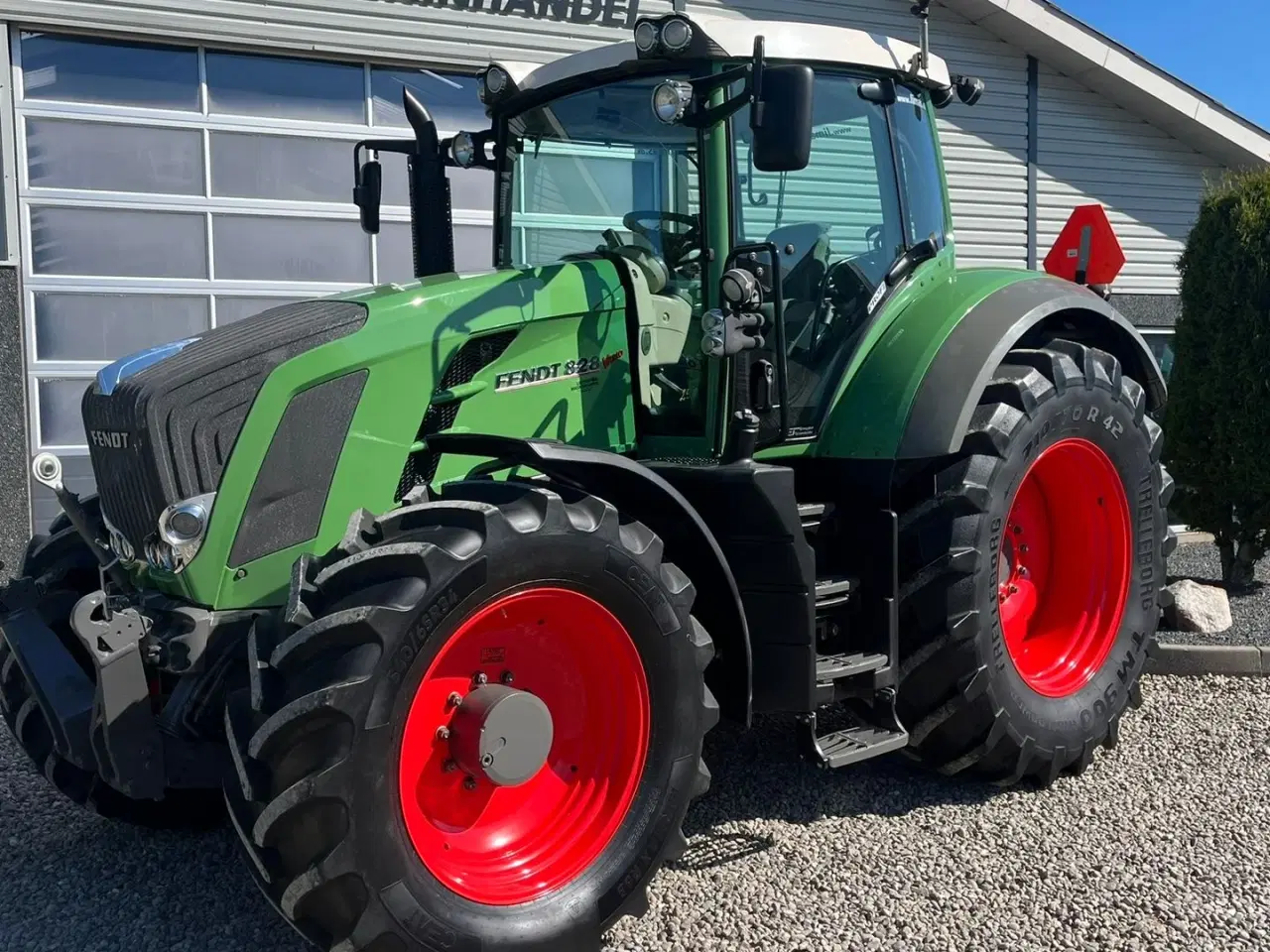 Billede 2 - Fendt 828 Profi model.  Meget flot traktor med nye fordæk.