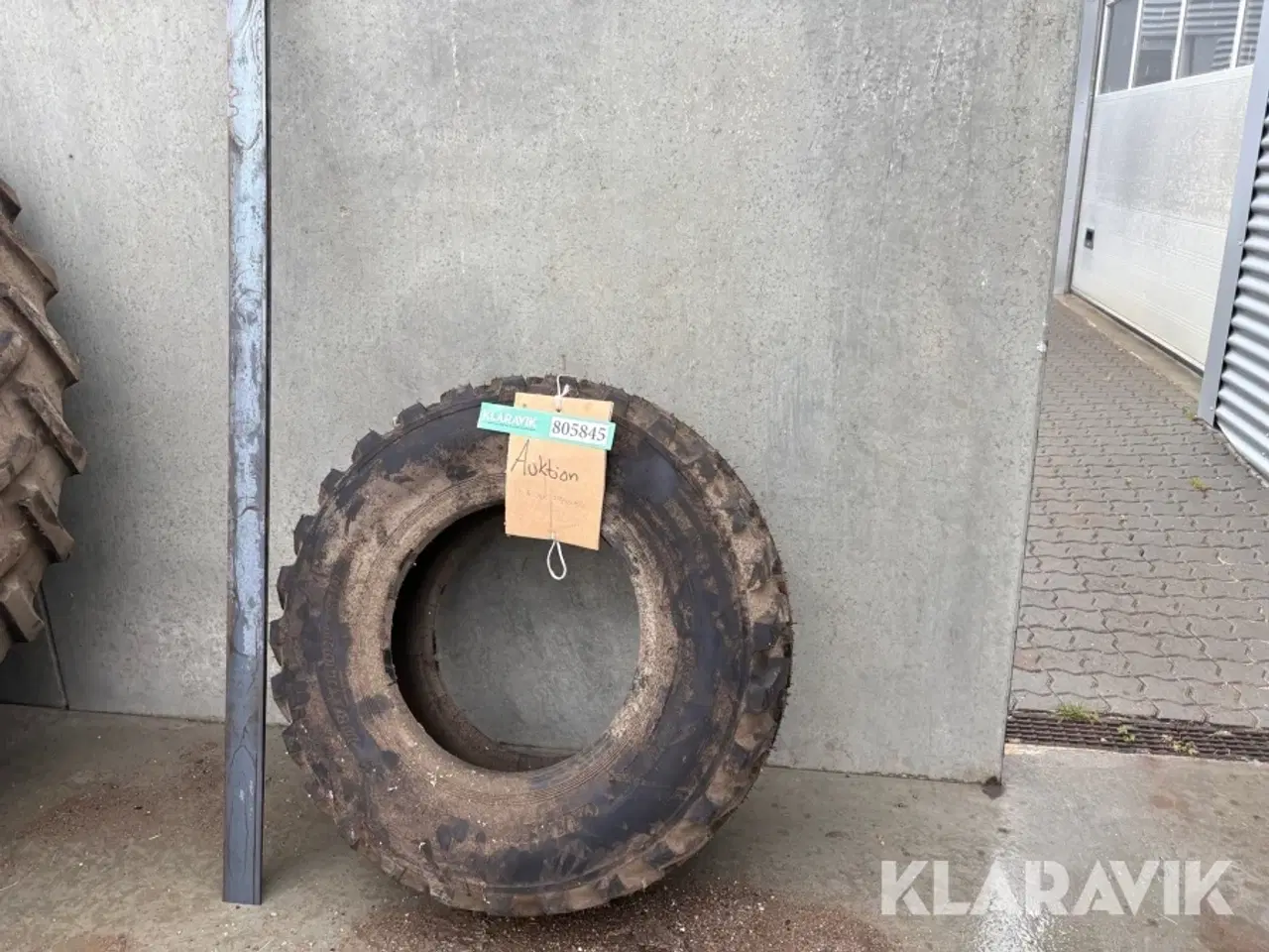 Billede 1 - Dæk og 2 stål profiler Dunlop 1 styk