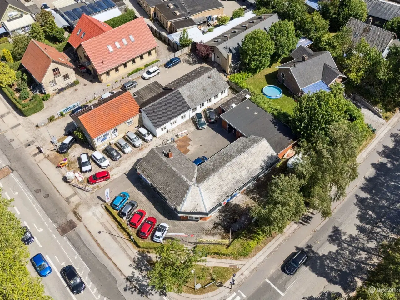 Billede 16 - 3 lejemål til lager. showroom, behandling, kontor m.m. Biladgang til lager –Skiltemulighed mod Grønnevej