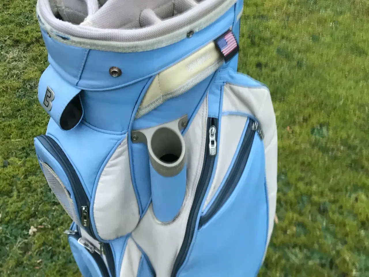 Billede 1 - Golfbag i flotte blå farver. Næsten som ny 
