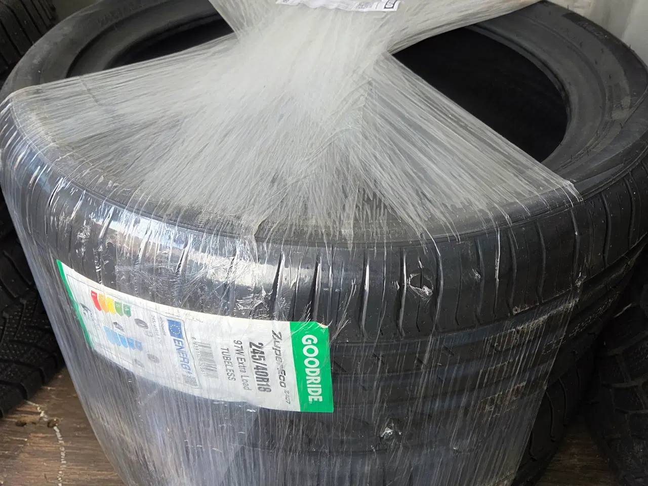 Billede 2 - 2 stk 245/40R18 sommerdæk