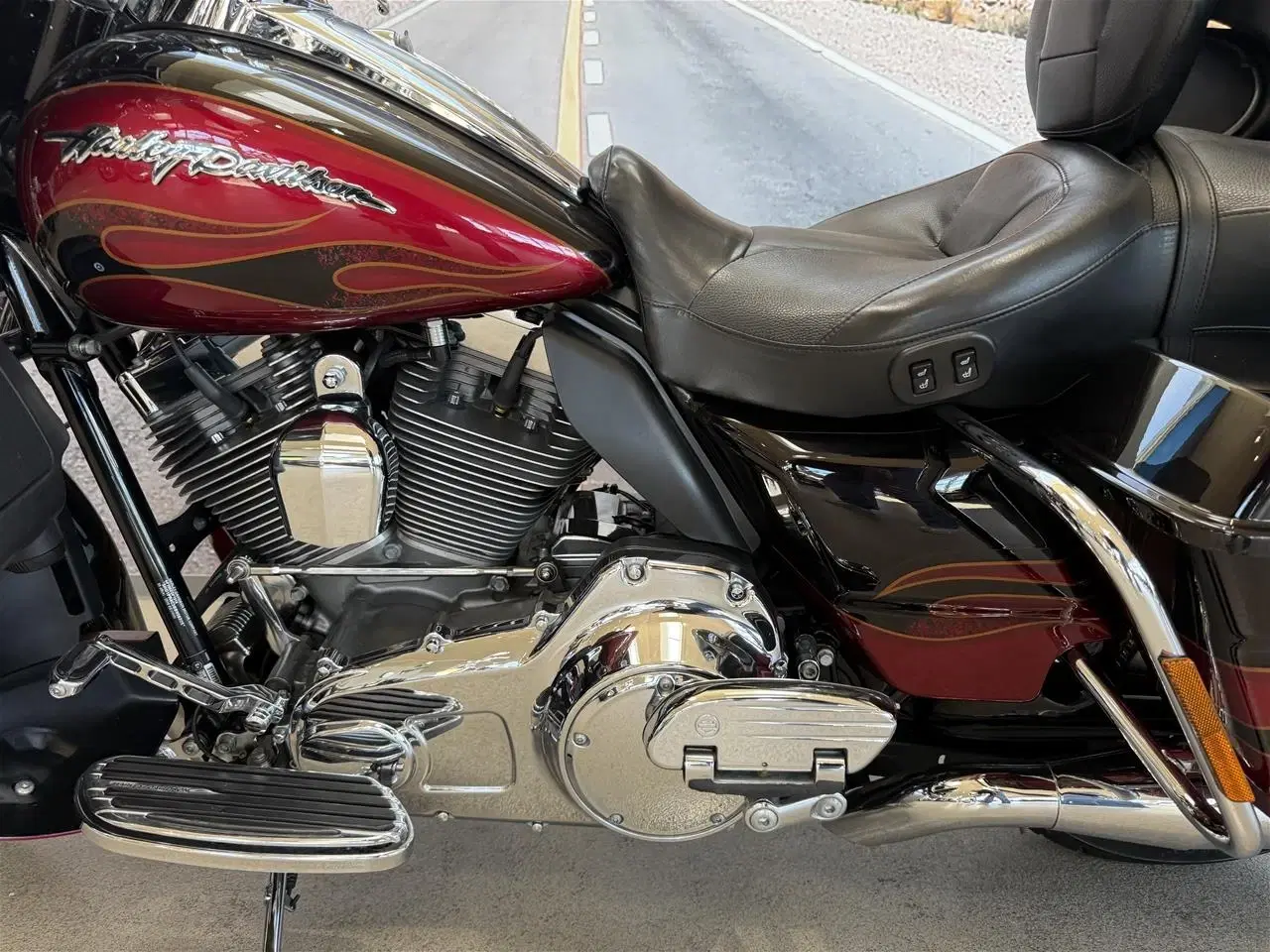 Billede 21 - Harley-Davidson FLHTCUSE Electra Glide Ultra Classic CVO 110"