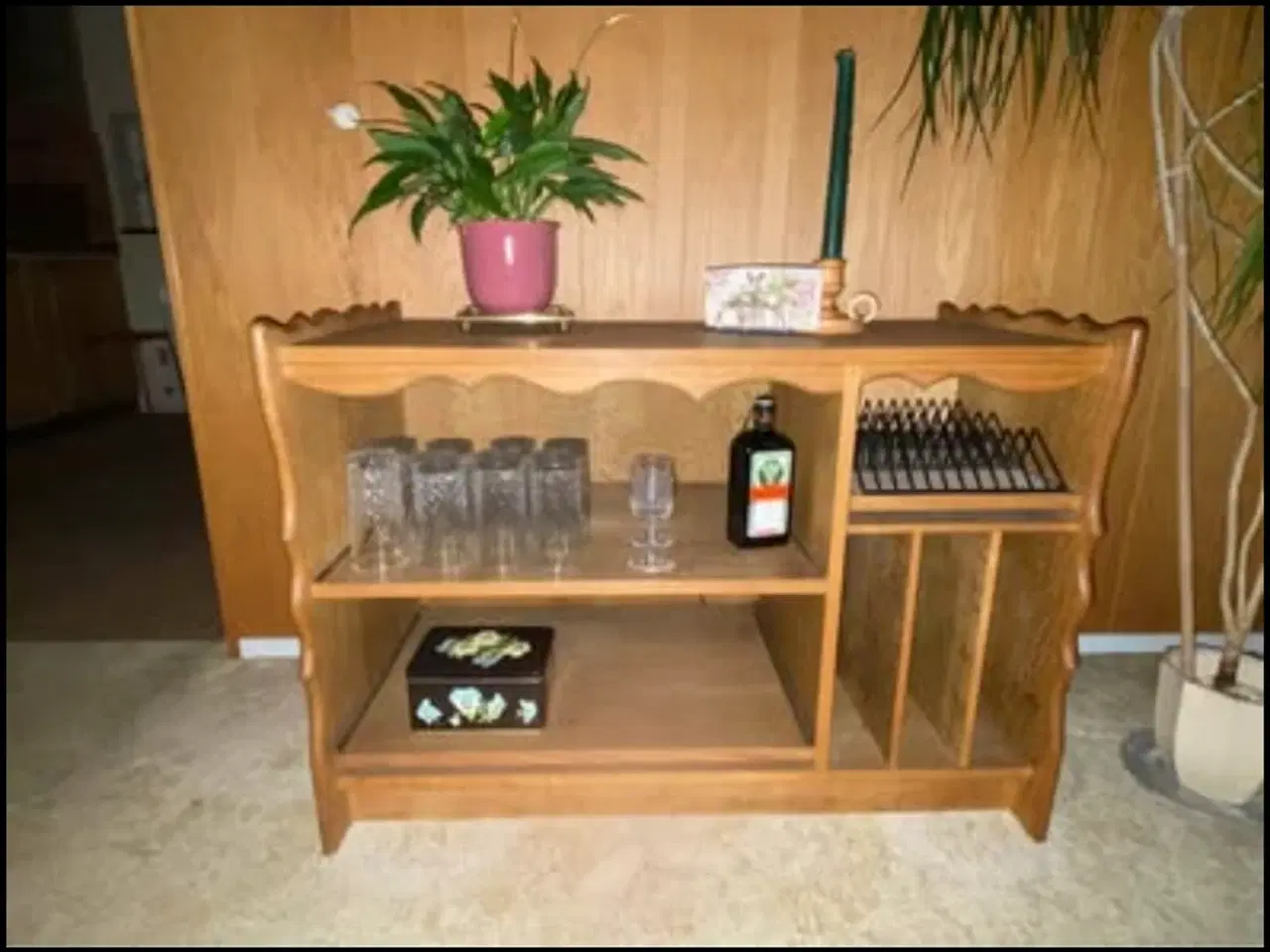 Billede 2 - Egetræs reol til tallerkner-vinglas og fade