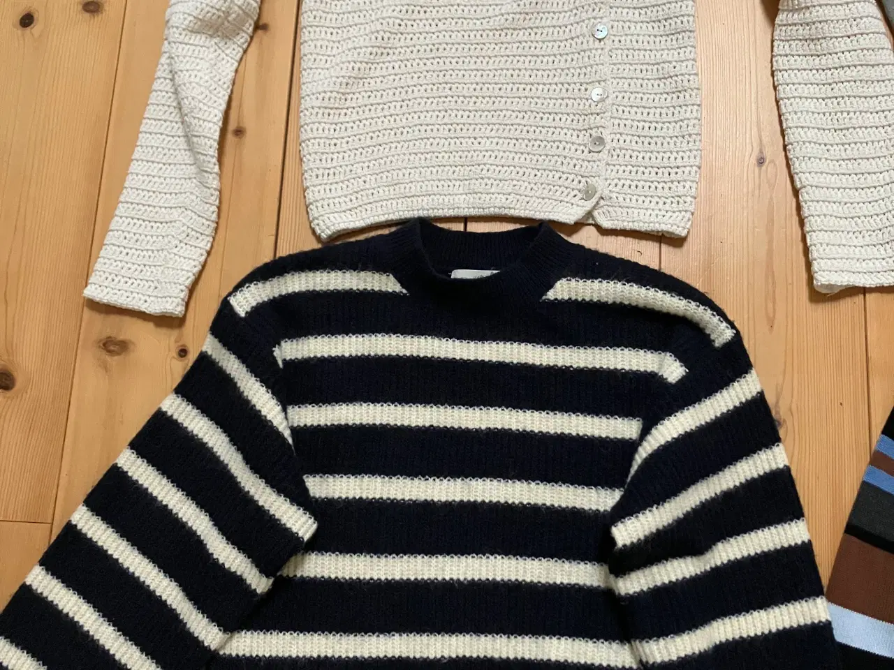 Billede 2 - 6 stk. sweatre / trøjer sælges samlet