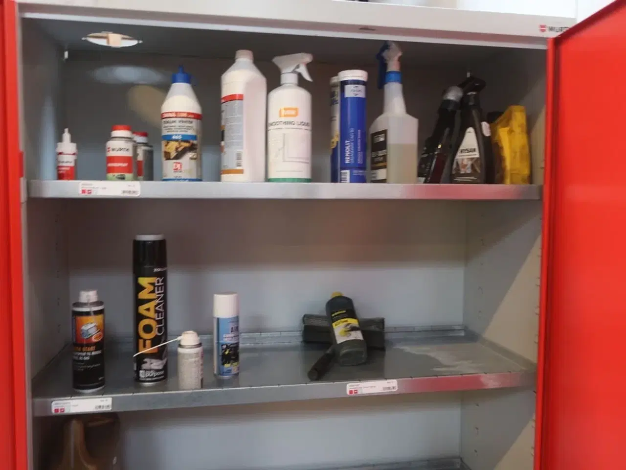 Billede 8 - 2 stk. skabe med indhold