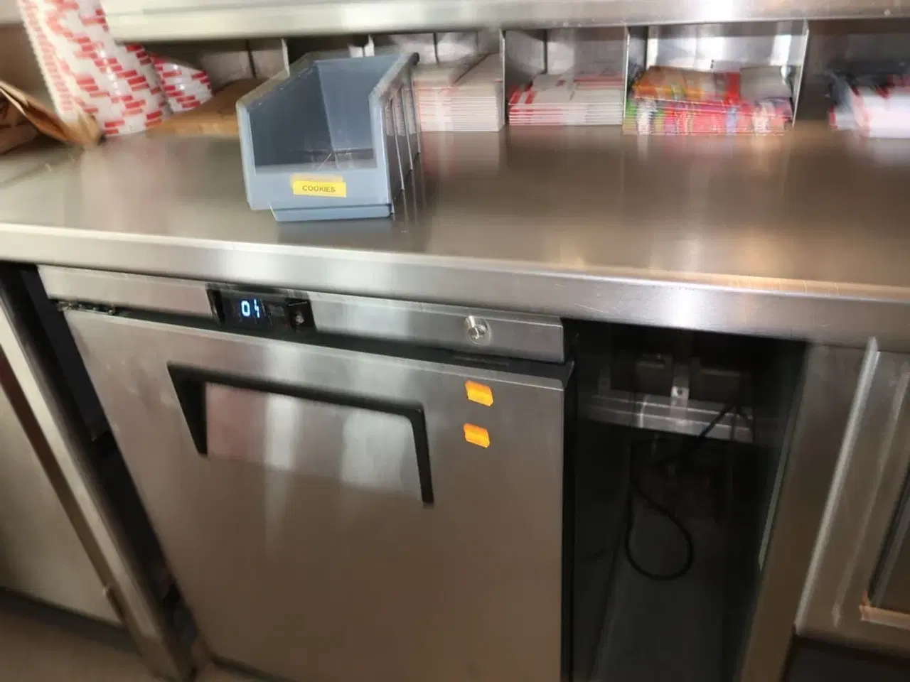 Billede 6 - Rustfri stålbord med indhold og varmeskuffe HATCO Drawer Wamer