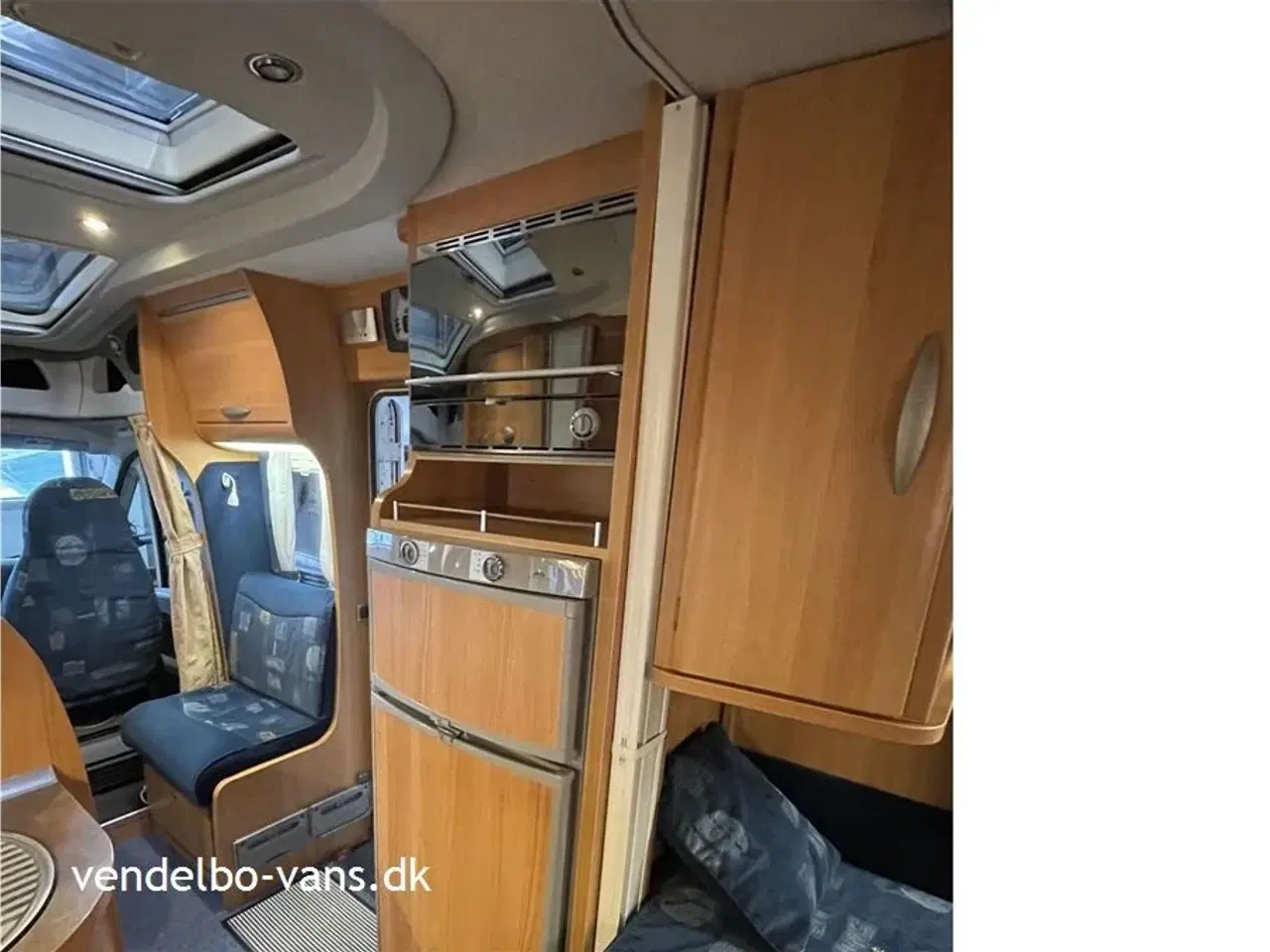 Billede 12 - 2008 - Chausson Allegro 96   Enkelsenge i lav (sidde) højde og toilet og bad i bagenden