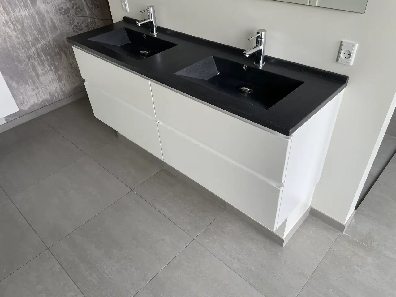 Billede 1 - Skuffesektion med to vaske