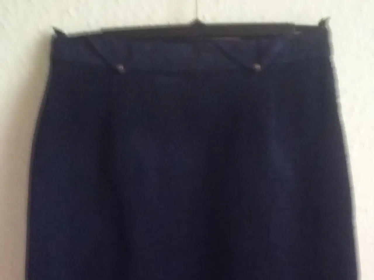 Billede 1 - Mørkeblå nederdel str 40/42 - se mål 
