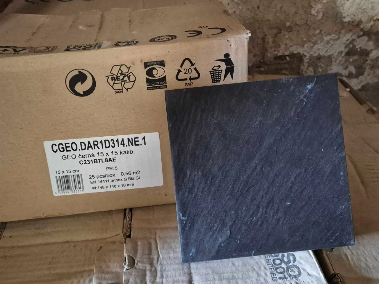 Billede 1 - 15 x 15 cm sorte klinker 